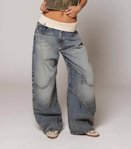 Retro street style washed distressed denim jeans for women, straight leg, loose fit, casual design
