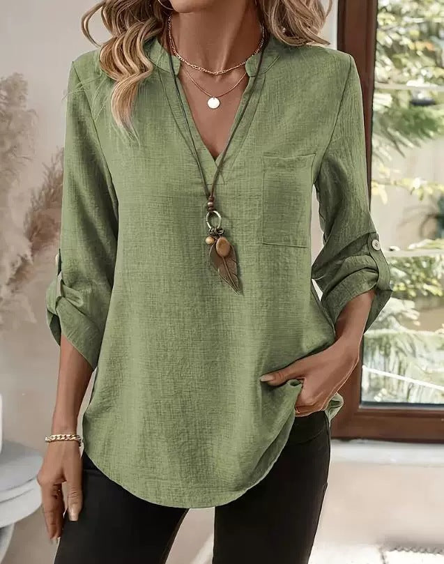 New loose-fitting plus-size V-neck solid color shirt