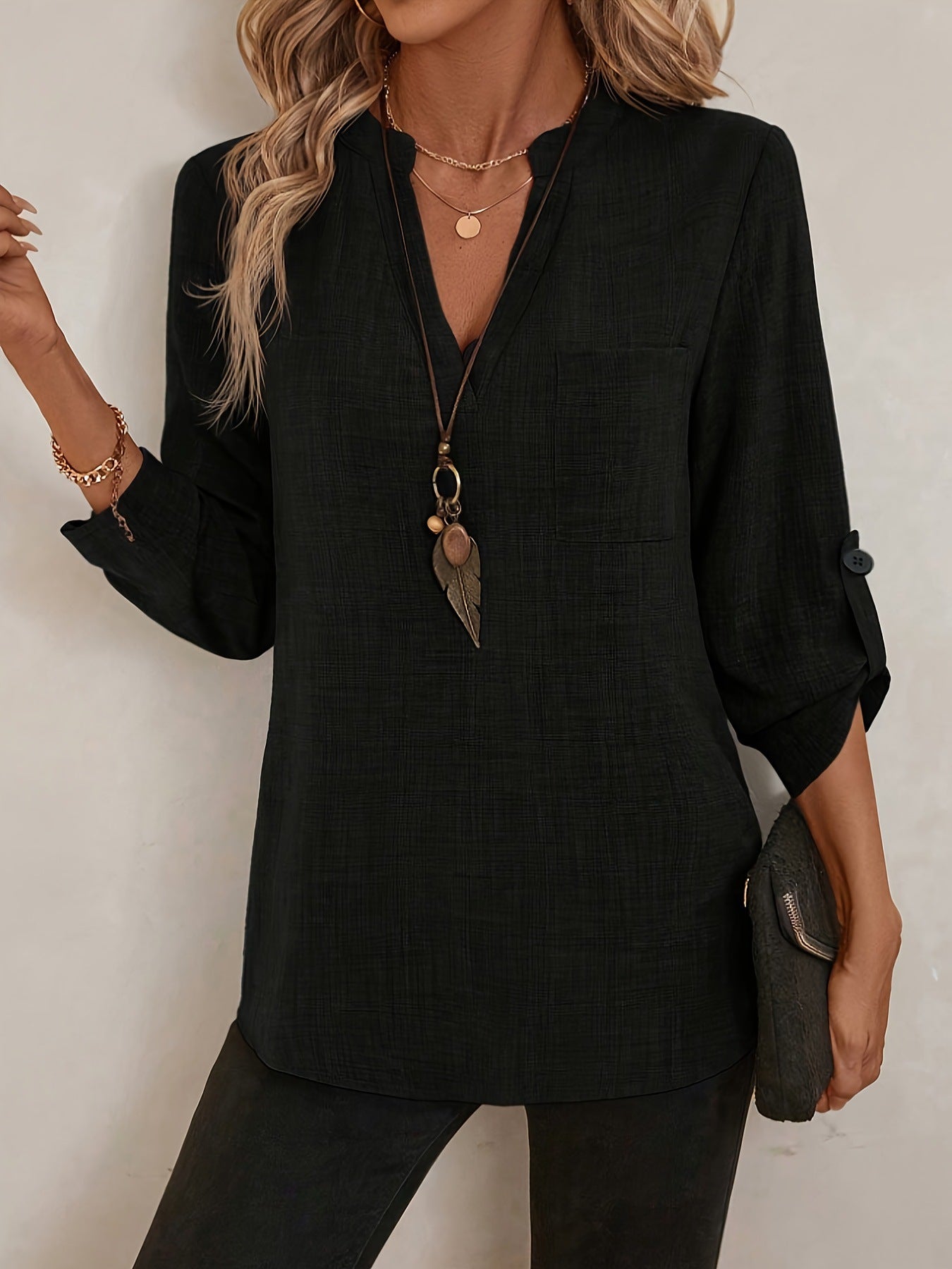 New loose-fitting plus-size V-neck solid color shirt